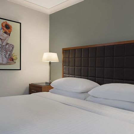 Delta Hotels By Marriott Питерборо Екстериор снимка