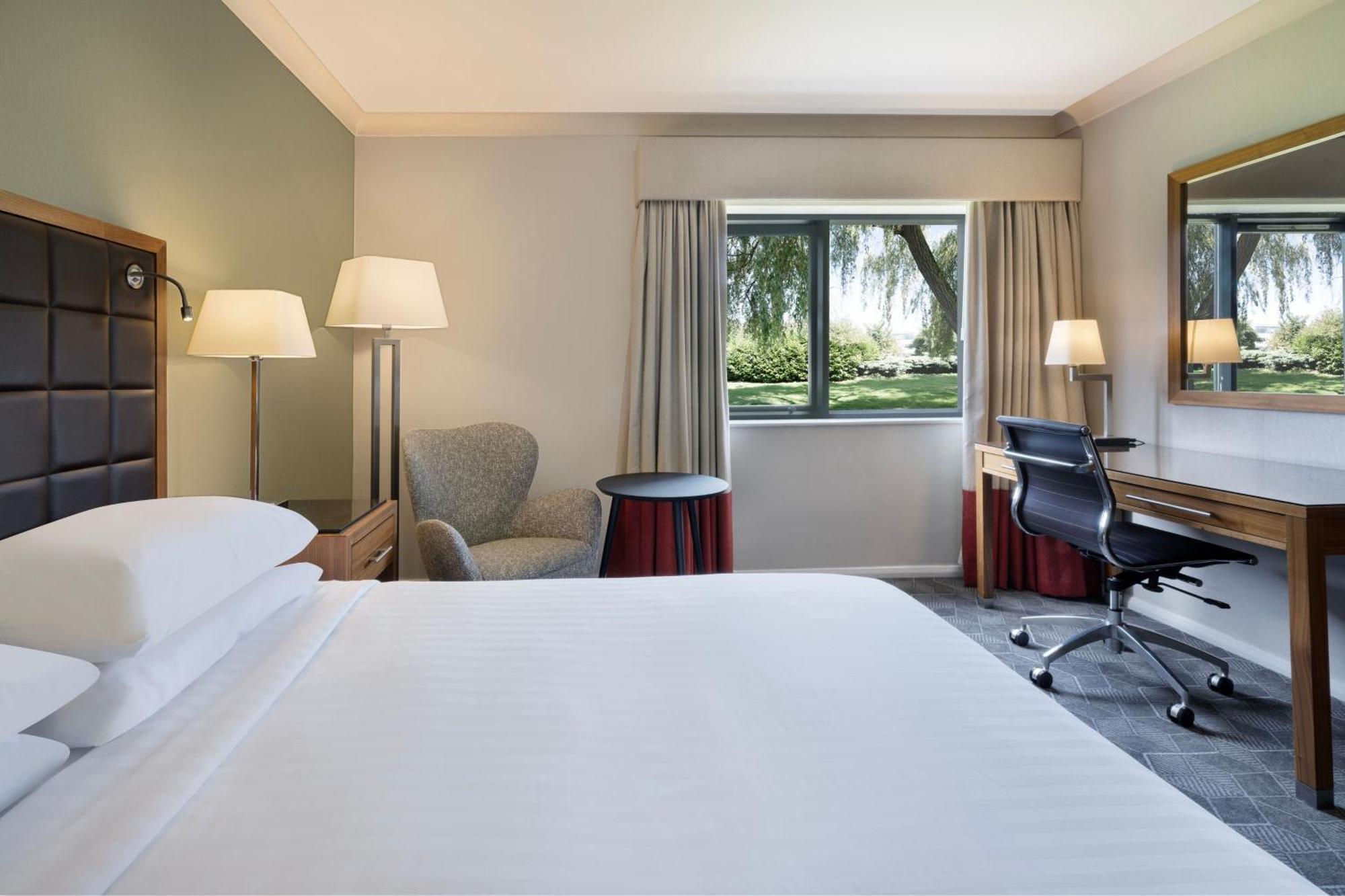 Delta Hotels By Marriott Питерборо Екстериор снимка
