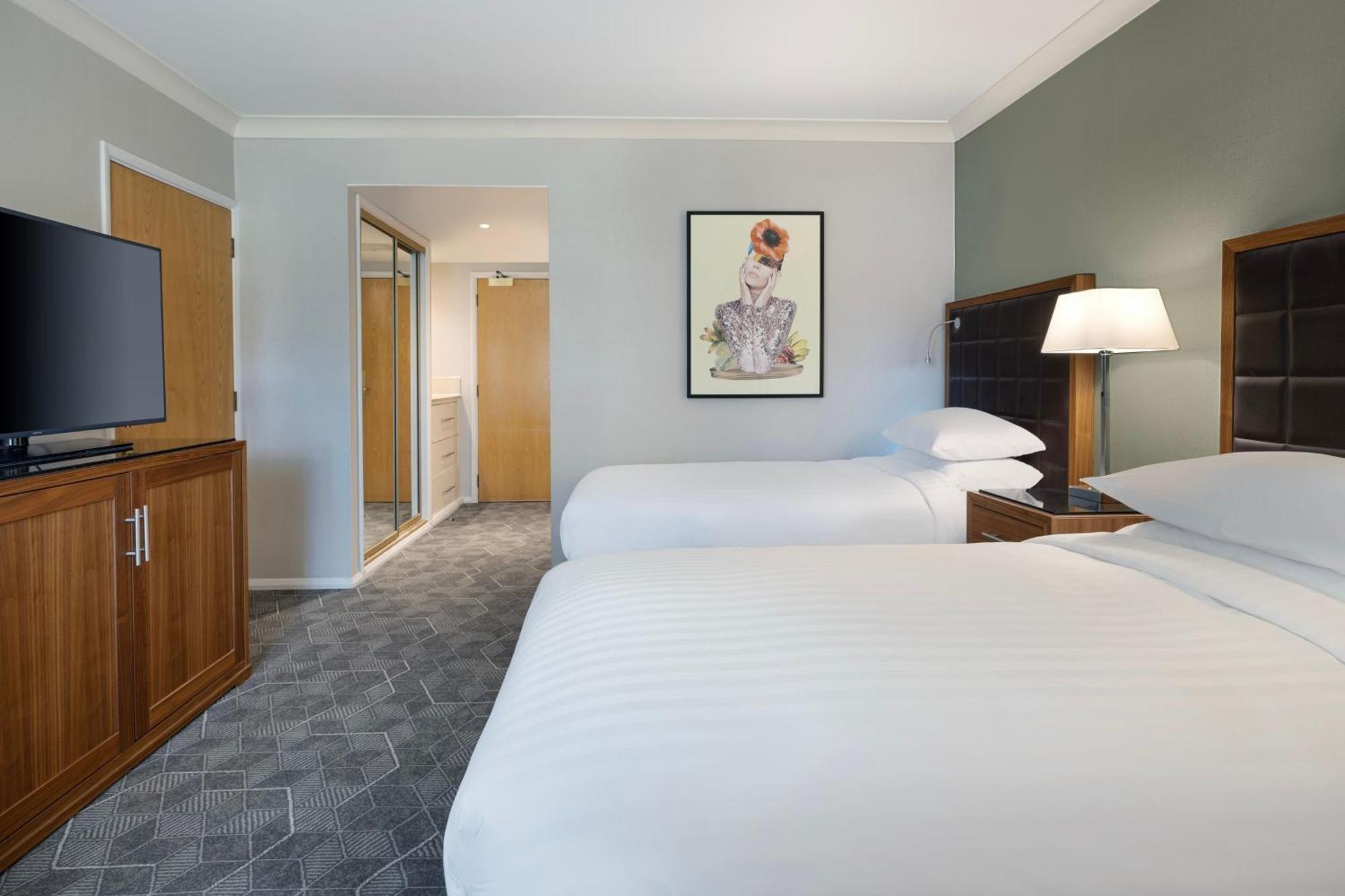 Delta Hotels By Marriott Питерборо Екстериор снимка