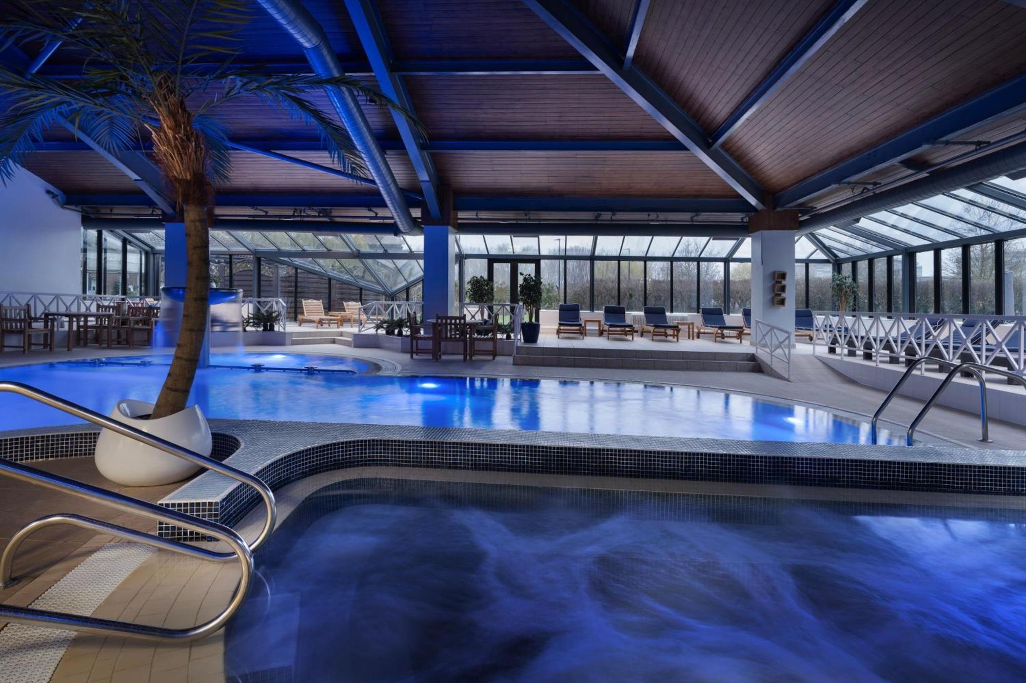 Delta Hotels By Marriott Питерборо Екстериор снимка