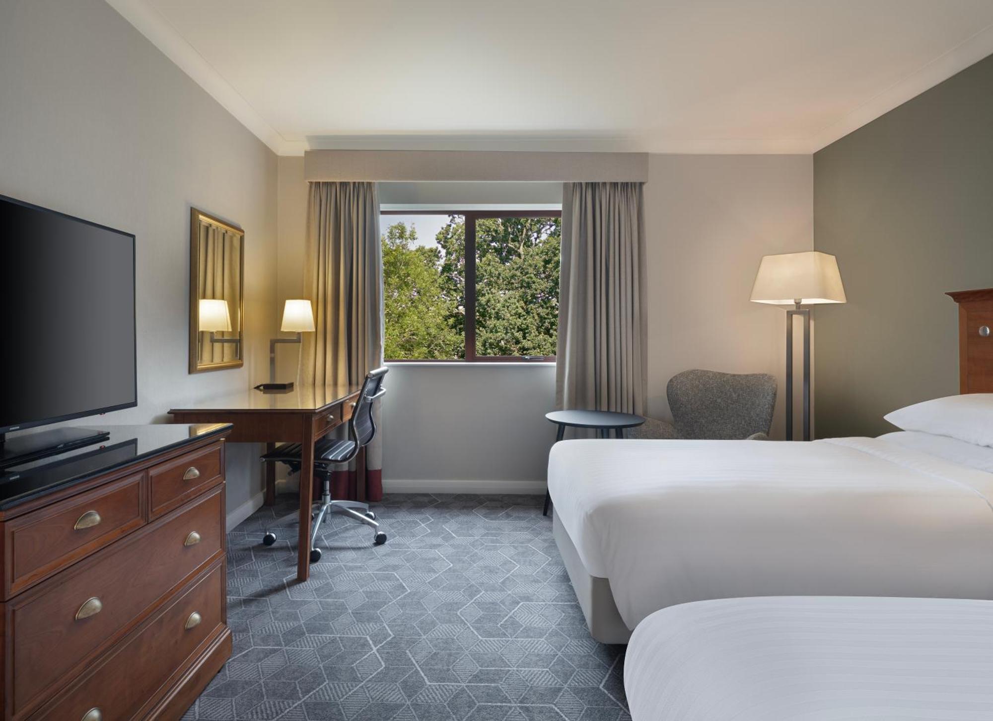 Delta Hotels By Marriott Питерборо Екстериор снимка