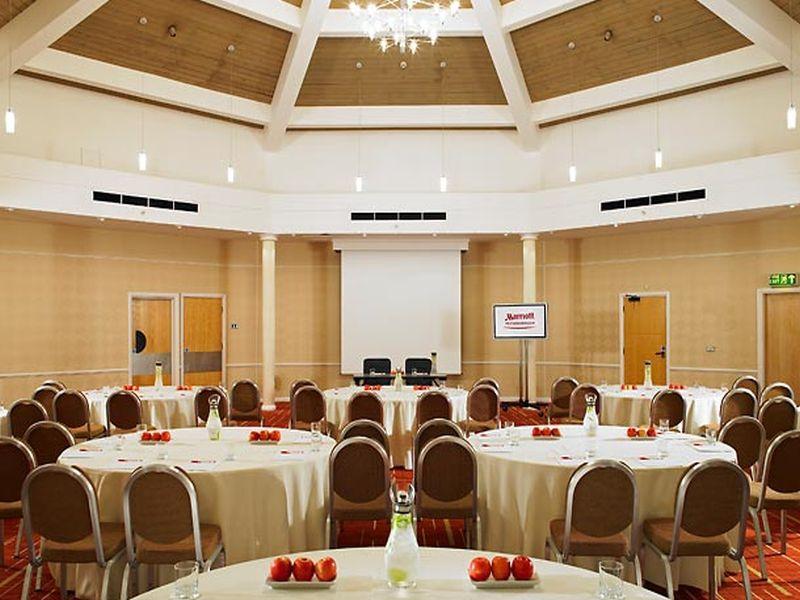Delta Hotels By Marriott Питерборо Екстериор снимка