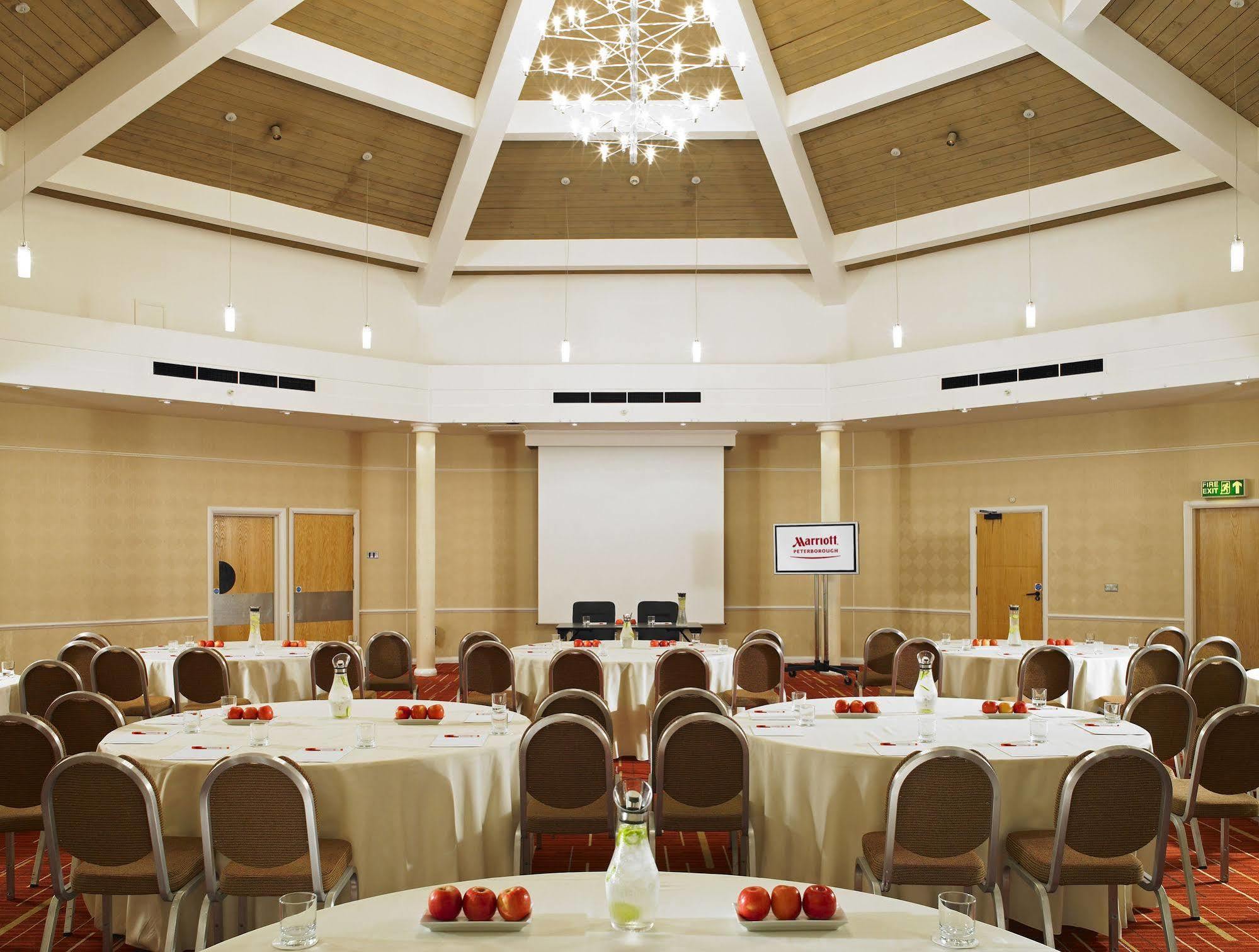 Delta Hotels By Marriott Питерборо Екстериор снимка